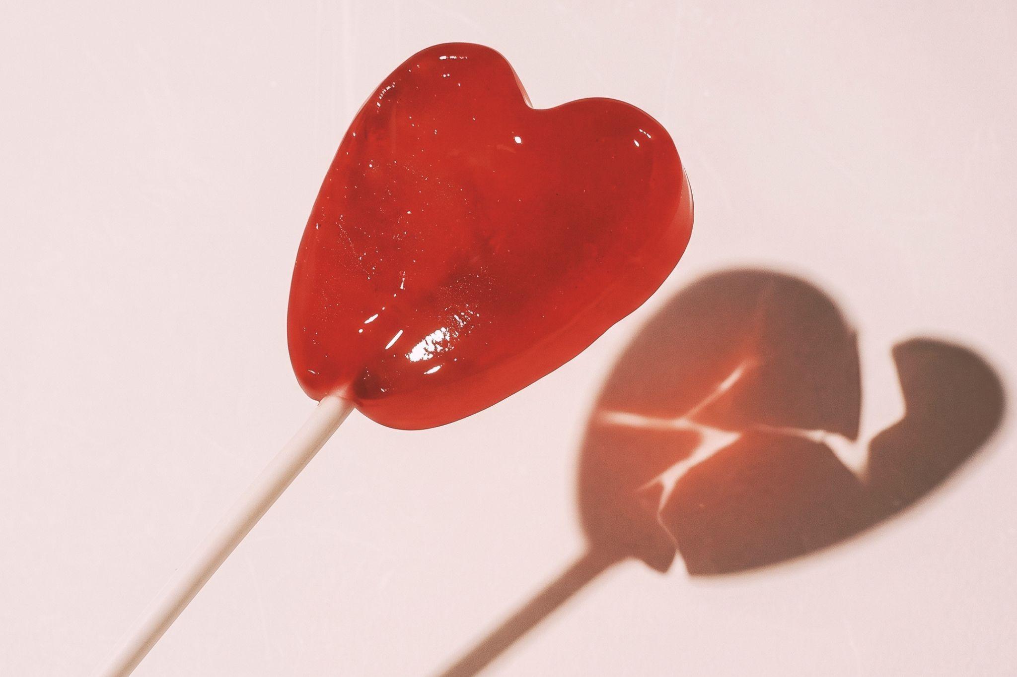 Apple spustil 19. října osmidílný true crime podcast Heart, který sleduje dva muže spojené jedním srdcem.