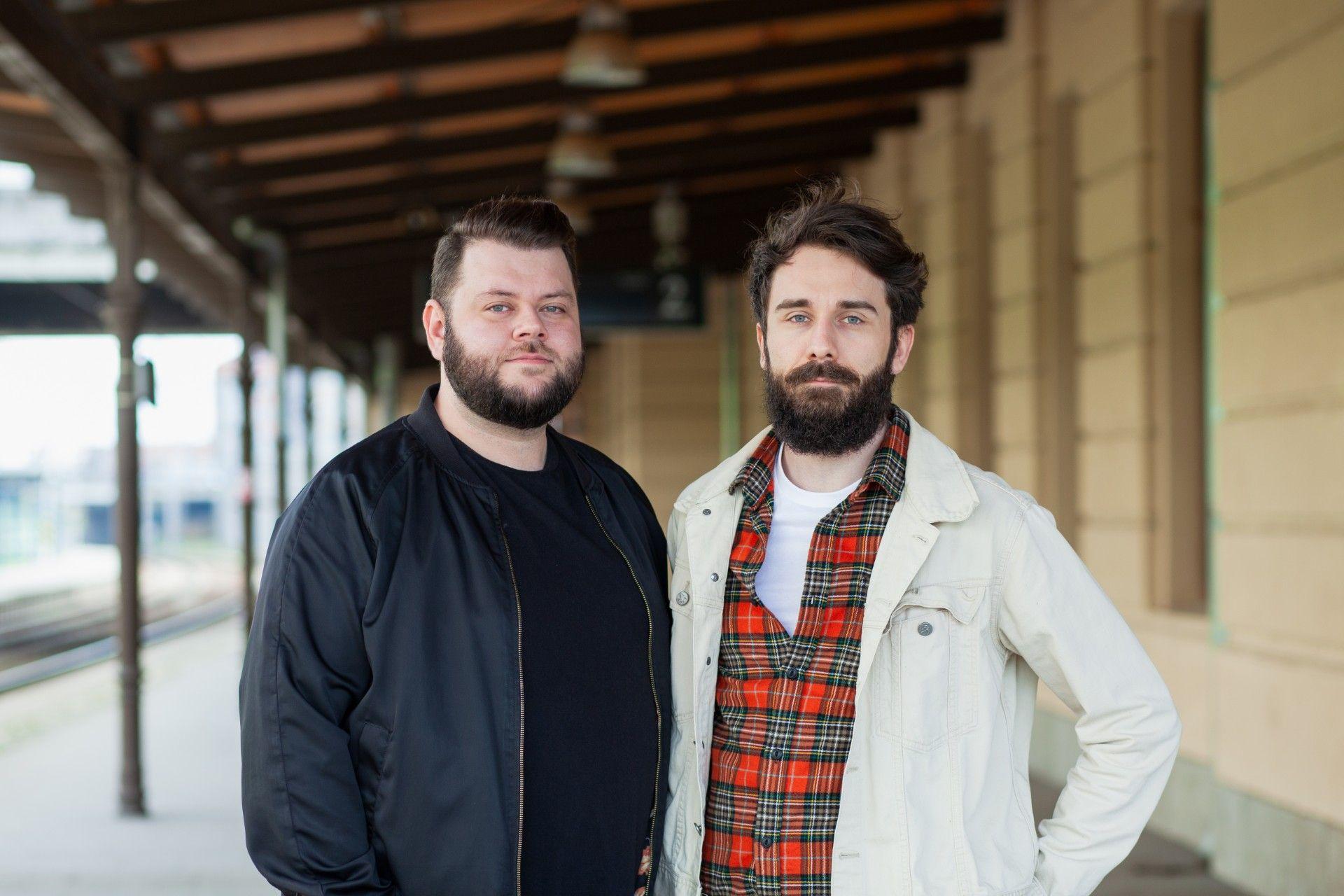 Autoři podcastu DÍra